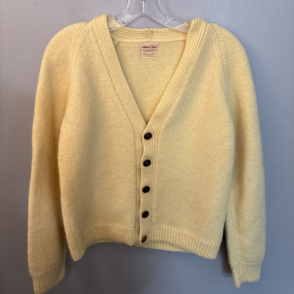 VTG Hand Knit Butter Yellow Wool Cardigan Spectemur Agendo Lion Crest Buttons S